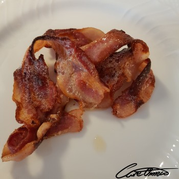 Image of Broiled Cured Bacon (Reduced Sodium, Pork, Pan-Fried Or Roasted) that contains serine