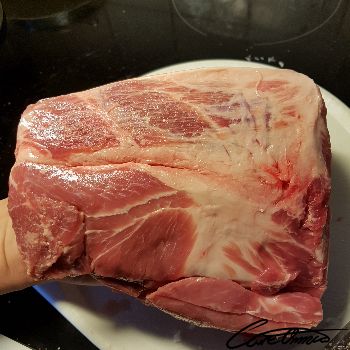 Image of Raw Fresh Boston Pork Butt Steak (Meat & Fat, Shoulder, Blade) that contains linoelaidic acid (18:2 t,t)