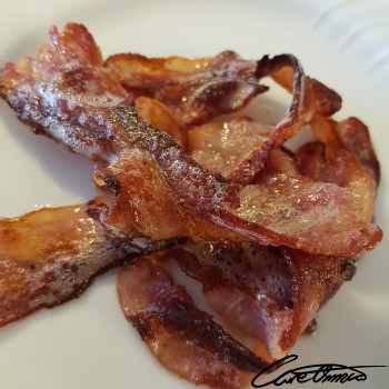 Image of Cooked Bacon (Pork, Rendered Fat) that contains oleic acid (18:1)