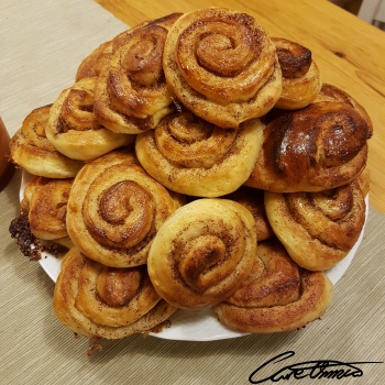 Image of Sweet Roll (Cinnamon Bun, No Frosting) that contains vitamin C