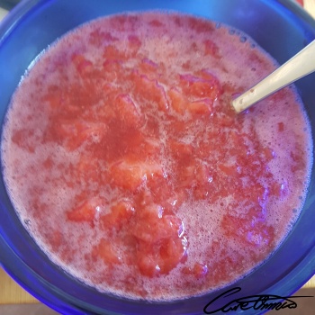 Image of Cooked Or Canned Strawberries (Unsweetened, Water Pack) that contain water