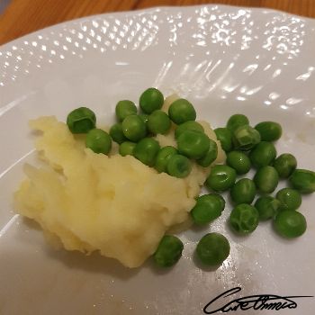 Image of Cooked Peas & Potatoes (Made With Butter)