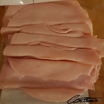 Image of Sliced Ham (Extra Lean, Lower Sodium, Prepackaged Or Deli, Luncheon Meat) that contains carbohydrates, by difference