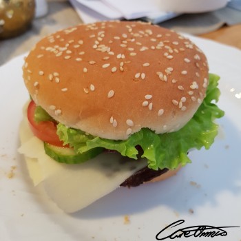 Image of Hamburger (With Mayonnaise Or Salad Dressing, & Tomato And/Or Catsup, 1/4 Lb Meat, On Bun)