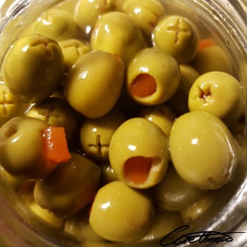 Image of Manzanilla Green Olives (Stuffed With Pimiento) that contain arachidic acid (20:0)
