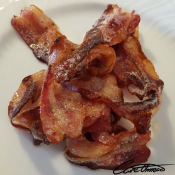 Image of Cooked Cured Bacon (Pork, Restaurant) that contains energy (atwater general factors)