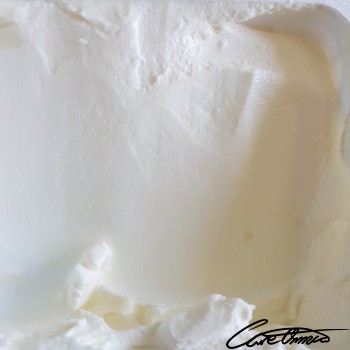 Image of Cream Cheese-Flavor Frosting (Ready-To-Eat) that contains linolenic acid  (18:3)