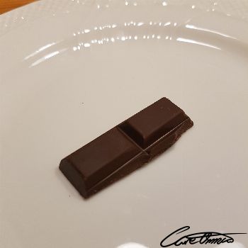 Image of Dark Chocolate (45- 59% Cacao Solids) that contains eicosapentaenoic acid, EPA (20:5 n-3)