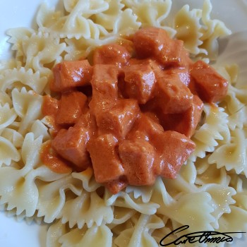 Image of Pasta With Sliced Franks In Tomato Sauce (Canned Entree) that contains ash