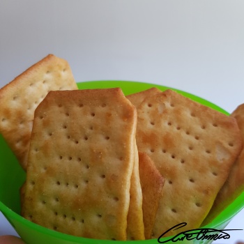 Image of Saltines (Includes Oyster, Soda, Soup, Crackers) that contain conjugated linoleic acid, CLA (18:2)