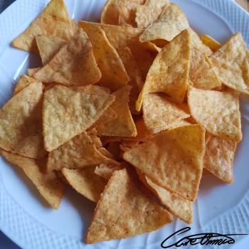 Image of Yellow Tortilla Chips (Plain, Salted) that contain glucose