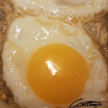 Image of Fried Whole Egg that contain cystine