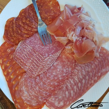 Image of Salami (Not Further Specified) that contains erucic acid (22:1)