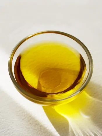 Care Omnia Avocado Oil In A Small Bowl