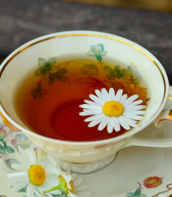 Care Omnia - Tea made of chamomile both delicious and good to drink before bed