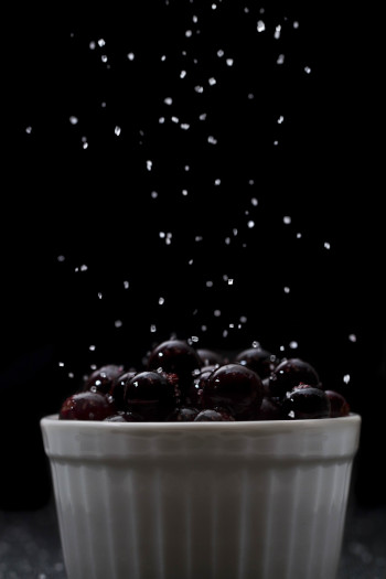 Care Omnia Picture Of bowl with black currants