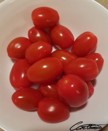 Red grape tomatoes in a bowl