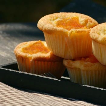nordic gold jam muffins, muffins with cloudberry jam
