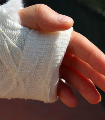 Care Omnia Close up picture Of a hand in bandages