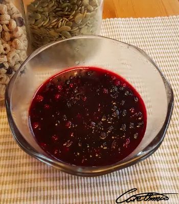 Care Omnia Currant Jam In A Bowl