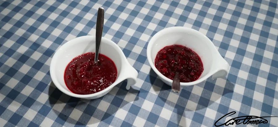 Care Omnia comparison between traditional and raw-stirred lingonberry jam