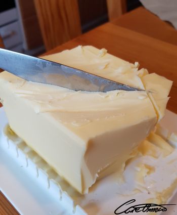 Butter on a tray with a knife 