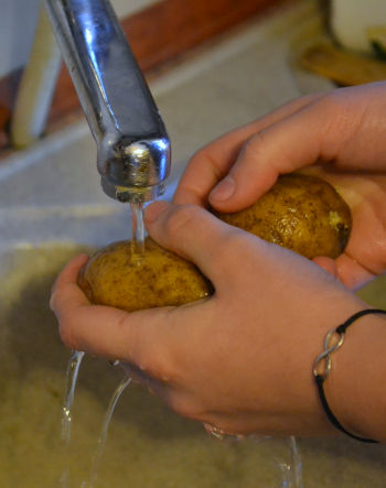 Care Omnia Washing Potatoes Before Cooking Them