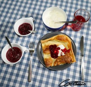 Care Omnia favorite meal with oven pancake, both traditional and raw-stirred lingberry jam and lingonberry juice