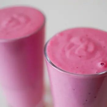 Taste Of Lingonberries: Fresh, Frozen, Jams, Juice + More - My Lingonberry and Banana Smoothie Lingonberry and Banana Smoothie